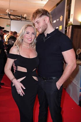 Marlisa Rudizo aka Mrs. Marlisa mit Freund William Raab bei der ERIC SINDERMANN IKONE FASHION SHOW im Hofbräu Wirtshaus in Berlin am 20.03.2026