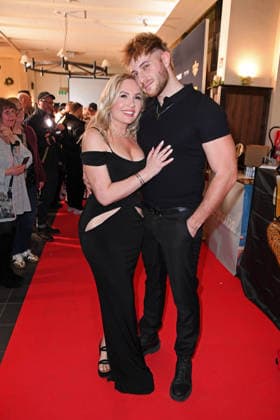 Marlisa Rudizo aka Mrs. Marlisa mit Freund William Raab bei der ERIC SINDERMANN IKONE FASHION SHOW im Hofbräu Wirtshaus in Berlin am 20.03.2026