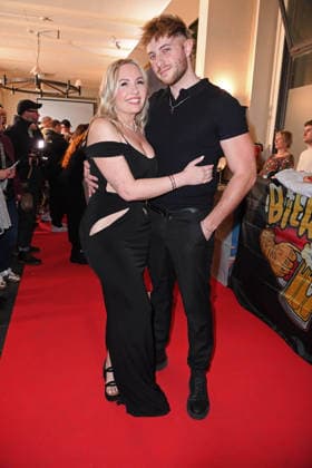 Marlisa Rudizo aka Mrs. Marlisa mit Freund William Raab bei der ERIC SINDERMANN IKONE FASHION SHOW im Hofbräu Wirtshaus in Berlin am 20.03.2026
