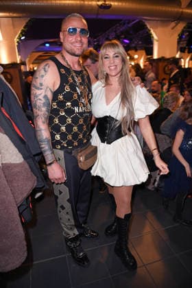 Eric Sindermann, Annemarie Eilfeld bei der ERIC SINDERMANN IKONE FASHION SHOW im Hofbräu Wirtshaus in Berlin am 20.03.2026