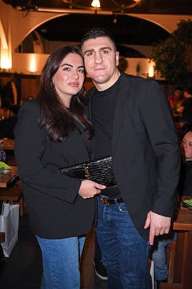 Marco Huck mit Ehefrau Amina Huck bei der ERIC SINDERMANN IKONE FASHION SHOW im Hofbräu Wirtshaus in Berlin am 20.03.2026