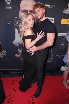 Marlisa Rudizo aka Mrs. Marlisa mit Freund William Raab bei der ERIC SINDERMANN IKONE FASHION SHOW im Hofbräu Wirtshaus in Berlin am 20.03.2026
