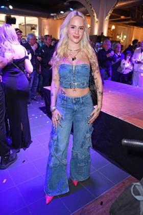 Gina Beckmann bei der ERIC SINDERMANN IKONE FASHION SHOW im Hofbräu Wirtshaus in Berlin am 20.03.2026