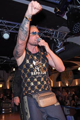 Eric Sindermann bei der ERIC SINDERMANN IKONE FASHION SHOW im Hofbräu Wirtshaus in Berlin am 20.03.2026