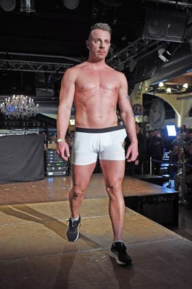 Lukas Reiter (Freund von Ginger Costello-Wollersheim) bei der ERIC SINDERMANN IKONE FASHION SHOW im Hofbräu Wirtshaus in Berlin am 20.03.2026