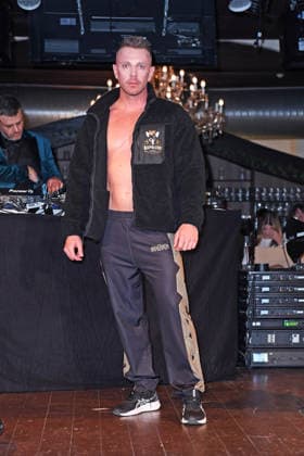 Lukas Reiter (Freund von Ginger Costello-Wollersheim) bei der ERIC SINDERMANN IKONE FASHION SHOW im Hofbräu Wirtshaus in Berlin am 20.03.2026
