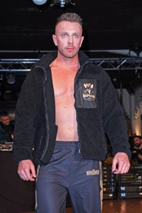 Lukas Reiter (Freund von Ginger Costello-Wollersheim) bei der ERIC SINDERMANN IKONE FASHION SHOW im Hofbräu Wirtshaus in Berlin am 20.03.2026