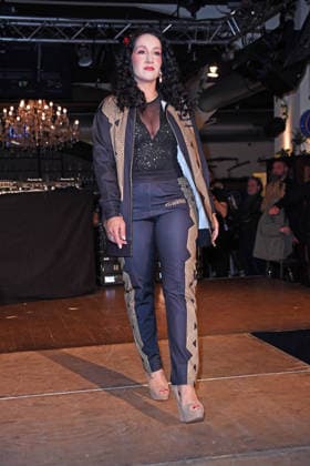 Denise Kosek (Schwester von Mesut Özil) bei der ERIC SINDERMANN IKONE FASHION SHOW im Hofbräu Wirtshaus in Berlin am 20.03.2026