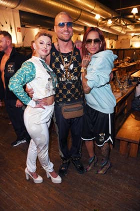 Edith Stehfest, Eric Sindermann, Gina-Lisa Lohfink bei der ERIC SINDERMANN IKONE FASHION SHOW im Hofbräu Wirtshaus in Berlin am 20.03.2026