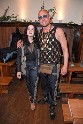 Denise Kosek (Schwester von Mesut Özil), Eric Sindermann bei der ERIC SINDERMANN IKONE FASHION SHOW im Hofbräu Wirtshaus in Berlin am 20.03.2026