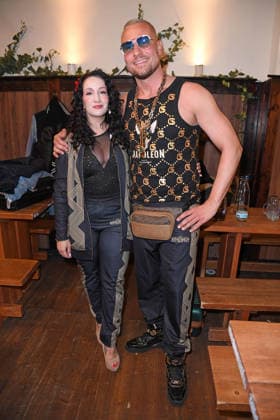 Denise Kosek (Schwester von Mesut Özil), Eric Sindermann bei der ERIC SINDERMANN IKONE FASHION SHOW im Hofbräu Wirtshaus in Berlin am 20.03.2026