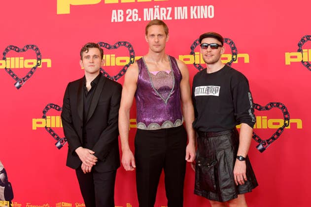 Harry Melling, Alexander Skarsgard und Harry Lighton bei der Premiere des Kinofilms Pillion im Kino International. Berlin, 20.03.2026