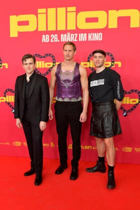 Harry Melling, Alexander Skarsgard und Harry Lighton bei der Premiere des Kinofilms Pillion im Kino International. Berlin, 20.03.2026