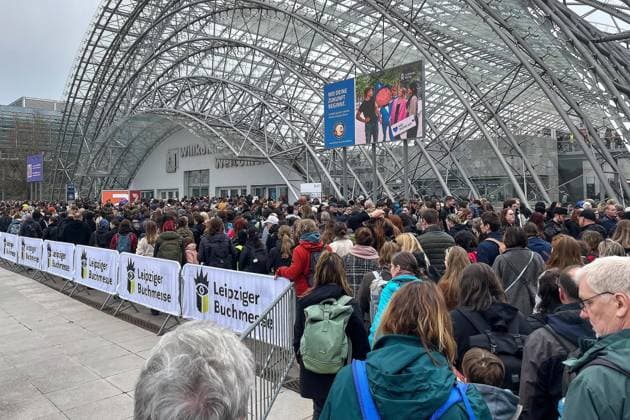 Leipzig, Sachsen, Deutschland, 21.03.2026: Messehalle: Leipziger Buchmesse: Besucher am dritten Tag der Messe Copyright: xdtsxNachrichtenagenturx dts_112187