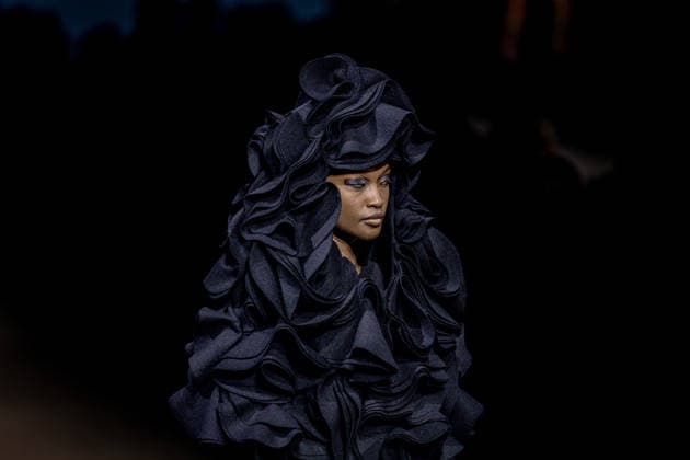Angel Schlessers fashion show at Mercedes Benz Fashion Week A model during an Angel Schlessers fashion show on the occasion of the Mercedes Benz Fashion Week, March 21, 2026, in Madrid Spain Angel Schlessers fashion show is part of the Mercedes Benz Fashion Week Madrid, the main Spanish fashion show organized by IFEMA, which brings together established firms and new talents The brand, historical hallmark of Spanish fashion, stands out for its minimalism and refined tailoring MARCH 21, 2026 FASHION Madrid Madrid Madrid Spain  Copyright: xRicardoxRubiox 7384507