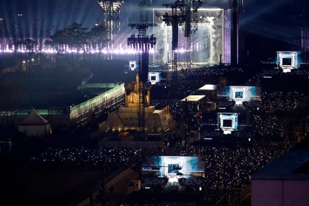 BTS Performs ARIRANG Comeback Concert at Gwanghwamun Square South Korean K-pop group BTS performs BTS THE COMEBACK LIVE: ARIRANG, a free comeback concert celebrating the release of their fifth studio album, at Gwanghwamun Square in Seoul, South Korea on March 21, 2026. The concert marks the group s first full-unit comeback in four years following the completion of mandatory military service for all members. Seoul South Korea  Copyright: xMatrixxImages JungxUi-Chelx