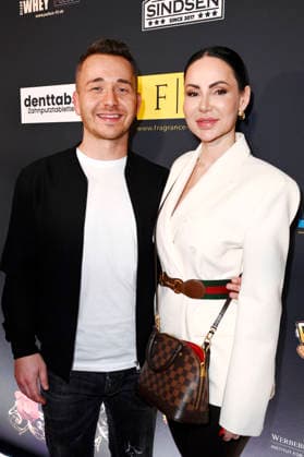 Daniel Roth mit Partnerin Nadine bei der Dr.Sindsen Fashion Show Ikone im Hofbräu Wirtshaus Berlin. Berlin, 20.03.2026