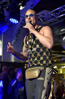 Eric Sindermann bei der Dr.Sindsen Fashion Show Ikone im Hofbräu Wirtshaus Berlin. Berlin, 20.03.2026