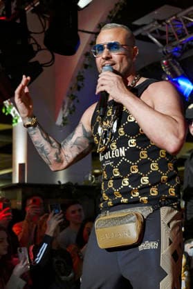 Eric Sindermann bei der Dr.Sindsen Fashion Show Ikone im Hofbräu Wirtshaus Berlin. Berlin, 20.03.2026