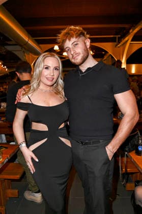 Marlisa Rudizo mit Freund William Raab bei der Dr.Sindsen Fashion Show Ikone im Hofbräu Wirtshaus Berlin. Berlin, 20.03.2026