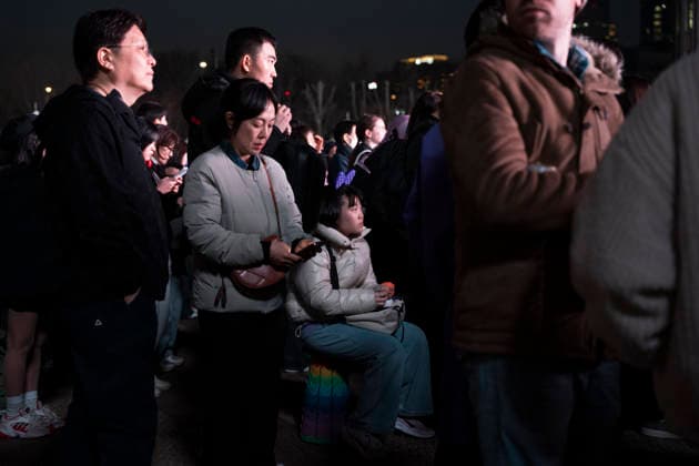 March 21, 2026, Seoul, Seoul, South Korea: Fans without tickets for the BTS Ã¢â‚¬oeThe Comeback Live ArirangÃ¢â‚¬Â concert gather around Seoul city hall before the concert. Seoul South Korea - ZUMAm346 20260321_znp_m346_002 Copyright: xSuhxJeenxMoonx