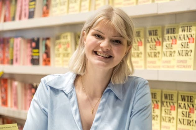 Dritter Tag der Leipziger Buchmesse 2026. Massenandrang, Lange Schlangen und lange wartezeiten bestimmten das Bild. Autorin und Moderatorin Sophie Passmann Leipziger Buchmesse 2026 Tag 3
