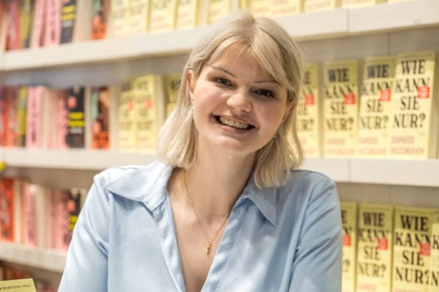 Dritter Tag der Leipziger Buchmesse 2026. Massenandrang, Lange Schlangen und lange wartezeiten bestimmten das Bild. Autorin und Moderatorin Sophie Passmann Leipziger Buchmesse 2026 Tag 3