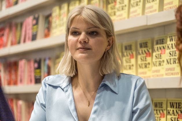 Dritter Tag der Leipziger Buchmesse 2026. Massenandrang, Lange Schlangen und lange wartezeiten bestimmten das Bild. Autorin und Moderatorin Sophie Passmann Leipziger Buchmesse 2026 Tag 3