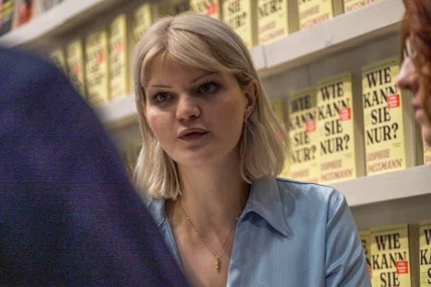 Dritter Tag der Leipziger Buchmesse 2026. Massenandrang, Lange Schlangen und lange wartezeiten bestimmten das Bild. Autorin und Moderatorin Sophie Passmann Leipziger Buchmesse 2026 Tag 3