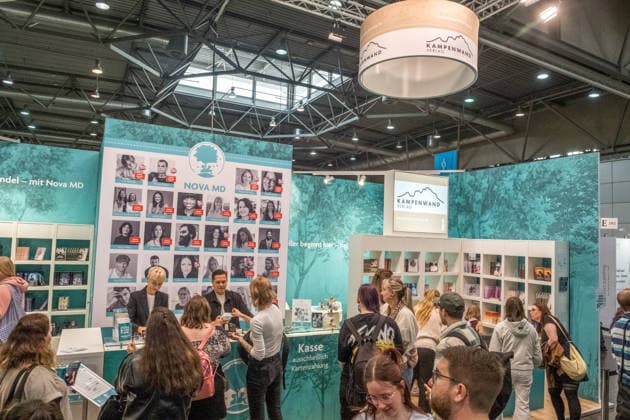 Dritter Tag der Leipziger Buchmesse 2026. Massenandrang, Lange Schlangen und lange wartezeiten bestimmten das Bild. Kampenwand Verlag Leipziger Buchmesse 2026 Tag 3