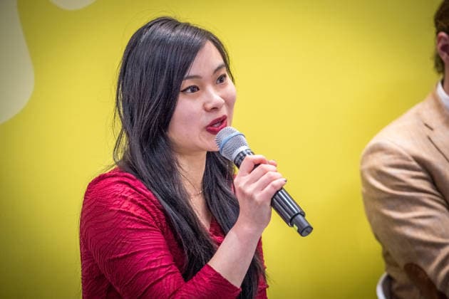 Dritter Tag der Leipziger Buchmesse 2026. Massenandrang, Lange Schlangen und lange wartezeiten bestimmten das Bild. Moderatorin und Autorin Nhi Le. Leipziger Buchmesse 2026 Tag 3