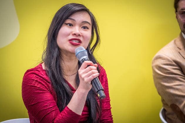 Dritter Tag der Leipziger Buchmesse 2026. Massenandrang, Lange Schlangen und lange wartezeiten bestimmten das Bild. Moderatorin und Autorin Nhi Le. Leipziger Buchmesse 2026 Tag 3