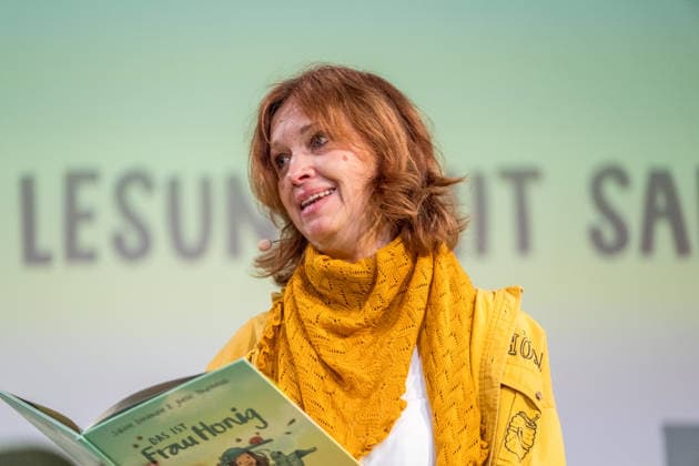 Dritter Tag der Leipziger Buchmesse 2026. Massenandrang, Lange Schlangen und lange wartezeiten bestimmten das Bild. Hier autorin und synchronsprecherin Sabine Bohlmann. Bekannt für die Sprechrolle der Lisa Simpson. Leipziger Buchmesse 2026 Tag 3