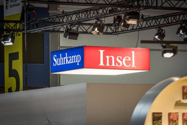 Dritter Tag der Leipziger Buchmesse 2026. Massenandrang, Lange Schlangen und lange wartezeiten bestimmten das Bild. Suhrkamp, insel Verlag Leipziger Buchmesse 2026 Tag 3