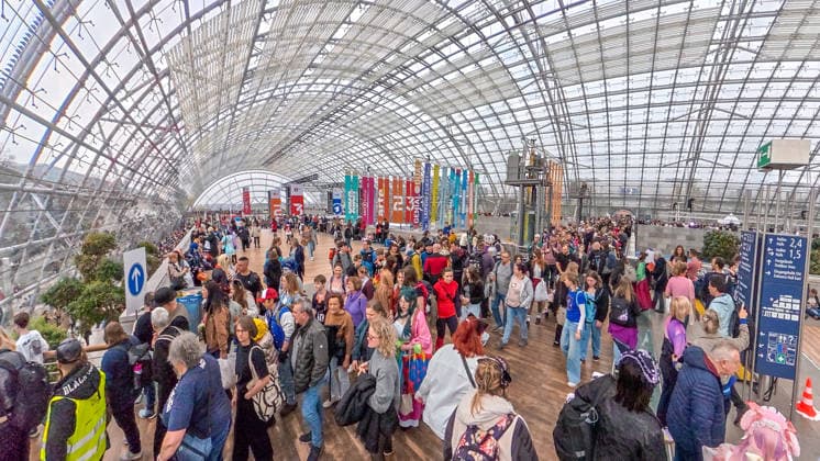 RECORD DATE NOT STATED Massenandrang am dritten Messetag auf der Leipziger Buchmesse 2026. Lange Schlange, lange wartezeiten und volle Messehallen bestimmten das bild. Leipziger Buchmesse 2026 Tag 3