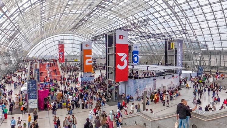 RECORD DATE NOT STATED Massenandrang am dritten Messetag auf der Leipziger Buchmesse 2026. Lange Schlange, lange wartezeiten und volle Messehallen bestimmten das bild. Leipziger Buchmesse 2026 Tag 3