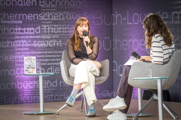 Dritter Tag der Leipziger Buchmesse 2026. Massenandrang, Lange Schlangen und lange wartezeiten bestimmten das Bild. Anika Landsteiner, Autorin. Leipziger Buchmesse 2026 Tag 3