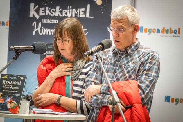 Dritter Tag der Leipziger Buchmesse 2026. Massenandrang, Lange Schlangen und lange wartezeiten bestimmten das Bild. der Astrophysiker Heino Falcke und seine Frau Dagmar bei der Vorstellung ihres Kinderbuches. Leipziger Buchmesse 2026 Tag 3