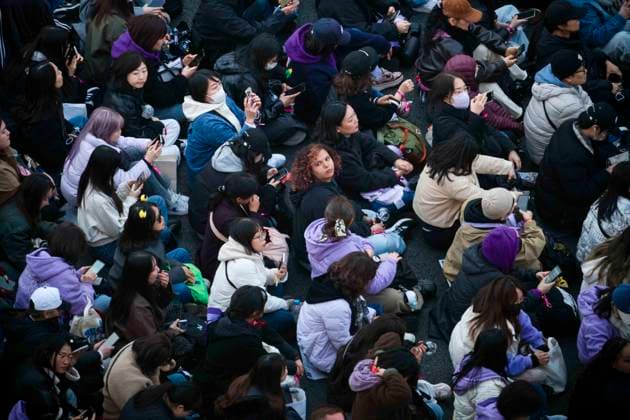 March 21, 2026, Seoul, South Korea: People wait for K-pop boy band BTS to perform for the first time in four years in a return from a hiatus due to its membersÃ¢â‚¬â ¢ compulsory military service, in a free concert held on Saturday, March 21, 2026 to promote their new album ARIRANG in Gwanghwamun Square in Seoul, South Korea Seoul South Korea - ZUMAh163 20260321_znp_h163_039 Copyright: xJintakxHanx