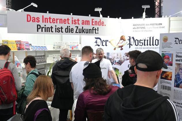 Leipziger Buchmesse, Book Fair Leipzig, Sachsen - vom 19.03. bis 22.03.2026. Messestand von Der Postillon