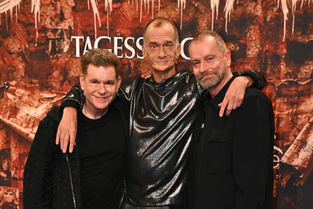 Ulf-Leo Sommer, Georg Uecker und Peter Plate bei der -Wir sind am Leben- Musical Premiere im Theater des Westens am 21.03.2026 in Berlin Wir Sind Am Leben Musical Premiere in Berlin