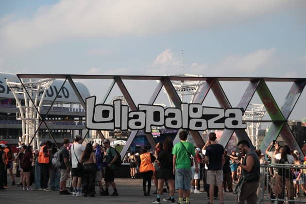 SaO PAULO, SP - 21.03.2026: LOLLAPALOOZA BRASIL 2026 - Arrival of the public at Lollapalooza 2026 at the end of the afternoon this Saturday (21), at the Interlagos racetrack, in the south of Sao Paulo. x2909420x  AngÃ licaxAlves