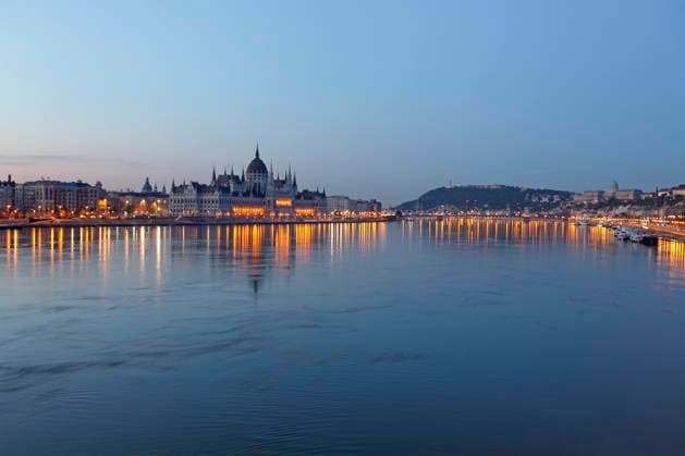 Ungarn Haus gesehen von Fishermans Bastion, Budapest, Ungarn Hungarian Parliament House seen from Fishermans Bastion, Budapest, Hungary (License=RF) Copyright: xZoonar.com MassimoxPizzottix 23500402