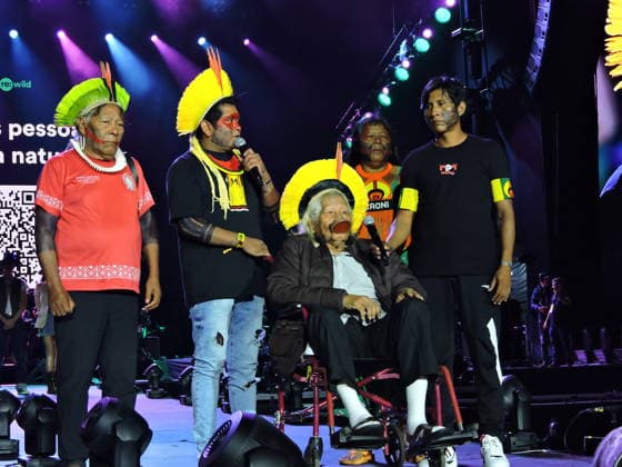 RECORD DATE NOT STATED lewis capaldi no lollapalooza Sao Paulo (SP), 03 21 2026 - Culture Shows Festival - One of the most influential voices in the world in the defense of indigenous peoples, Chief Raoni Metuktire, leader of the Kayapo people, during his participation in the show of rock singer Lewis Capaldi on the Budweiser stage on the second day of shows at Lollapalooza 2026 at the Interlagos racetrack, south of Sao Paulo, this Saturday, March 26, 2026. (Foto: Leandro Chemalle Thenews2 imago images) lewis capaldi no lollapalooza  Copyright: xLeandroxChemallex