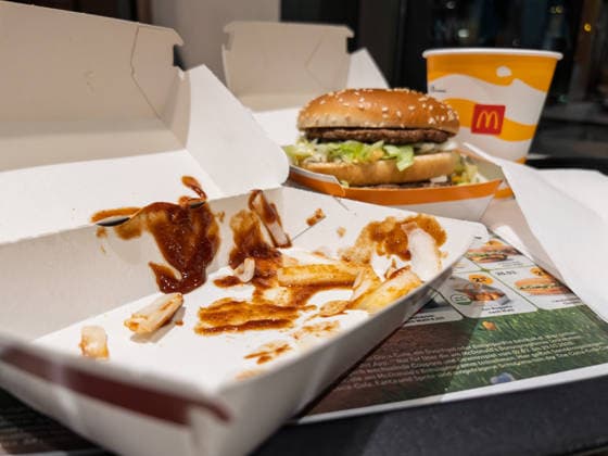 McDonalds-Menü: Fertige Burger und Pommes frites GERMANY - MAR 09, 2026: McDonald s Meal: Completed Burgers and French Fries (License=RM) Copyright: xZoonar.com GeorgxVottelerx 24785197