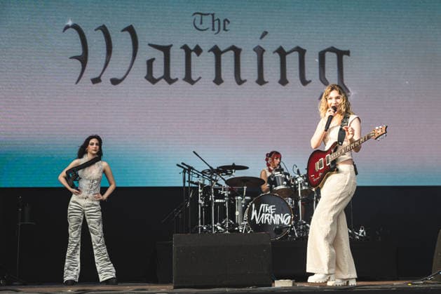 SaO PAULO, SP - 21.03.2026: LOLLAPALOOZA BRASIL 2026 - The group The Warning, formed by Alejandra Villarreal VÃ lez (bass), Daniela Villareal (guitar and vocals) and Paulina Villarreal (drums) performs on the Flying Fish Stage this Saturday afternoon (21) at Lollapalooza Brasil 2026 held at the Interlagos Racetrack in Sao Paulo. x2909648x  YurixMurakami