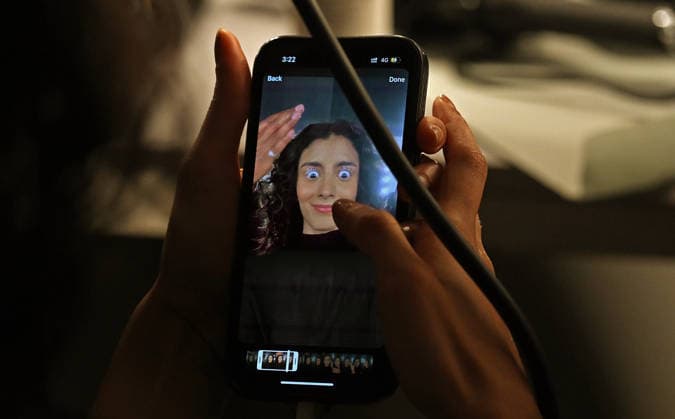 March 21, 2026, Mumbai, Maharashtra, India: A model records herself on her mobile phone inside the makeup room at the Lakme Fashion Week (LFW) in Mumbai. Mumbai India - ZUMAs197 20260321_aaa_s197_110 Copyright: xAshishxVaishnavx