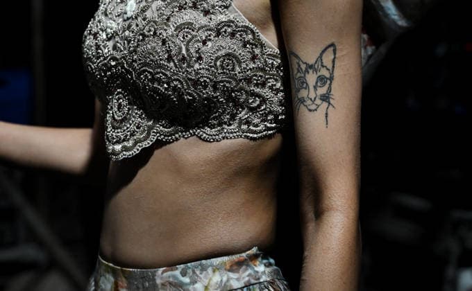 March 21, 2026, Mumbai, Maharashtra, India: Tattoo of a cat is seen on a bicep of a model standing backstage at the Lakme Fashion Week (LFW) in Mumbai. Mumbai India - ZUMAs197 20260321_aaa_s197_116 Copyright: xAshishxVaishnavx