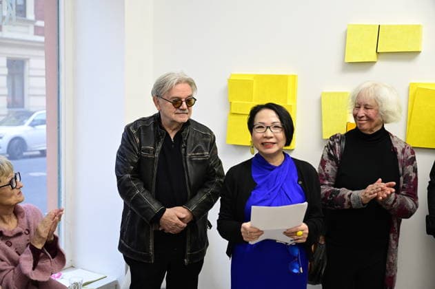 Reinhard Roy, Ling Luo und Ingrid Hornef bei der Vernissage Konkrete Sicht: Formen, Linien, Strukturen bei KiA Contemporary Galerie. Görlitz, 20.03.2026 Copyright: xMatthiasxWehnertx