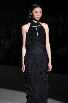 Menchen Tomas - Mercedes-Benz Fashion Week Madrid, Spain - 21 Mar 2026 A model walks the runway wearing a design by Menchen Tomas during Mercedes-Benz Fashion Week de Madrid in IFEMA. Madrid Spain Copyright: xAtilanoxGarciax xSOPAxImagesx photos09886